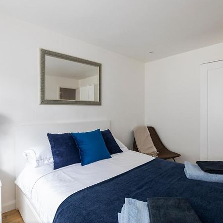 Gorgeous Modern Apartment Near Redhill Station Inc Private Garden & Parking Exterior foto