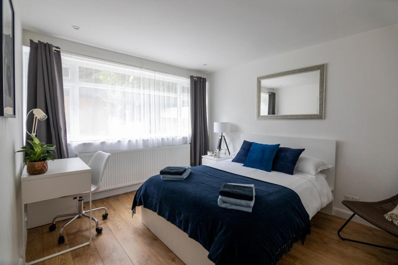 Gorgeous Modern Apartment Near Redhill Station Inc Private Garden & Parking Exterior foto