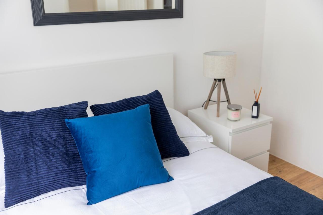 Gorgeous Modern Apartment Near Redhill Station Inc Private Garden & Parking Exterior foto